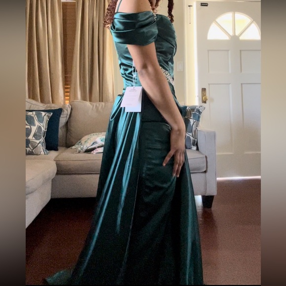 Emerald green prom dress - Picture 5 of 7